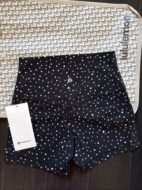 LULULEMON ALIGN NO LINE HR SHORTS 4” in HEART SCATTER DOT BLACK AND WHITE NWT